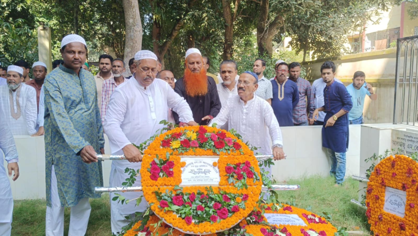 এম কে আনোয়ারের অষ্টম মৃত্যুবার্ষিকীতে শ্রদ্ধা নিবেদন করলেন এ্যাড. আজিজুর রহমান মোল্লা