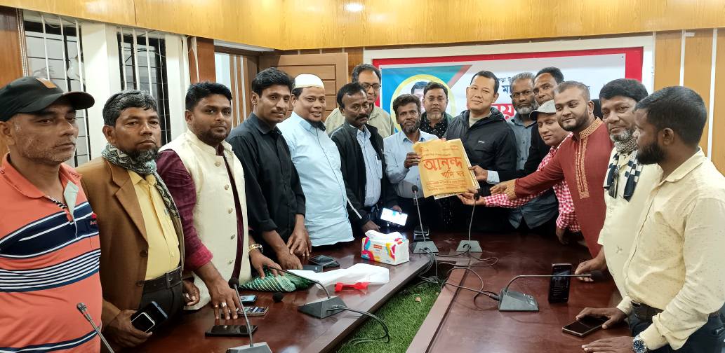 বরুড়ায় ইউএনও নু-এমং মারমা মংকে বরুড়া উপজেলা প্রেসক্লাবের বিদায় সংবর্ধনা