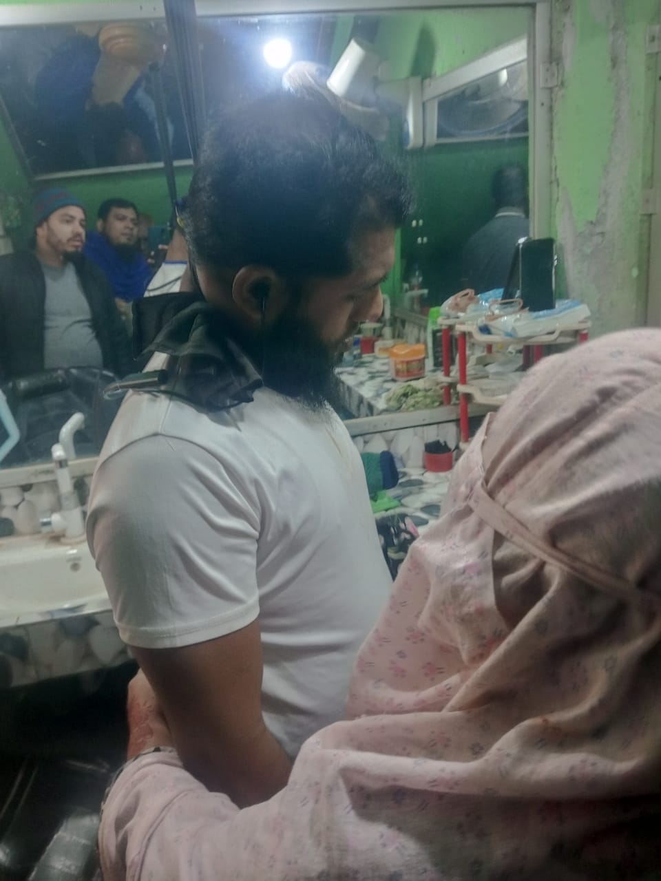 বরুড়ায় সেলুন ব্যবসায়ীর আত্মহত্যা? তদন্তে পুলিশ