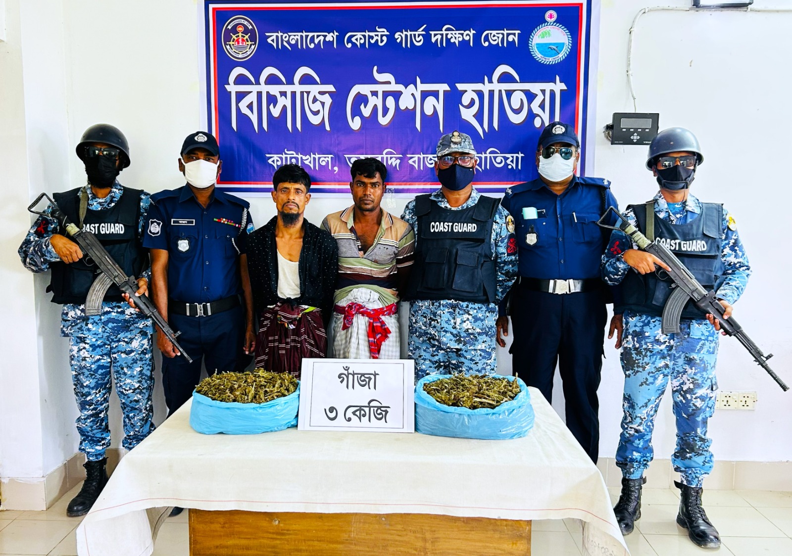 ভোরের আঁধারে হাতিয়ায় ‘ড্রাগস হান্ট’—কোস্ট গার্ড-পুলিশের যৌথ অভিযানে ৩ কেজি গাঁজাসহ ২ কারবারি আটক!