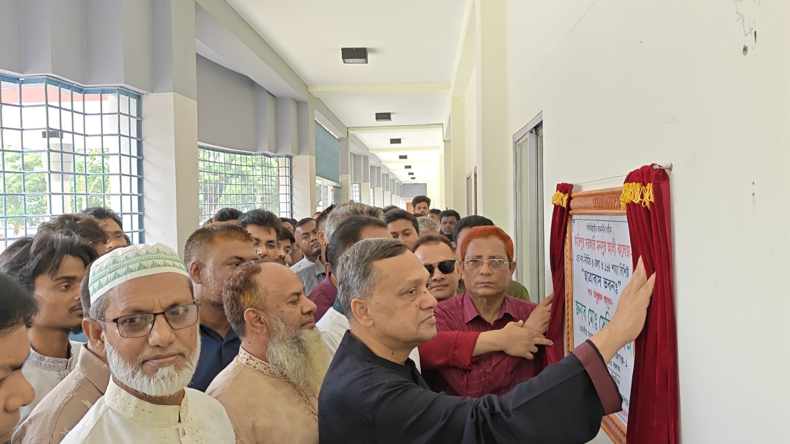 স্মার্টফোন ছাড়ো, নকলের সুযোগ নেই” কাজিপুরে কলেজ ছাত্রাবাস উদ্বোধনে এমপি সেলিম রেজার কড়া বার্তা