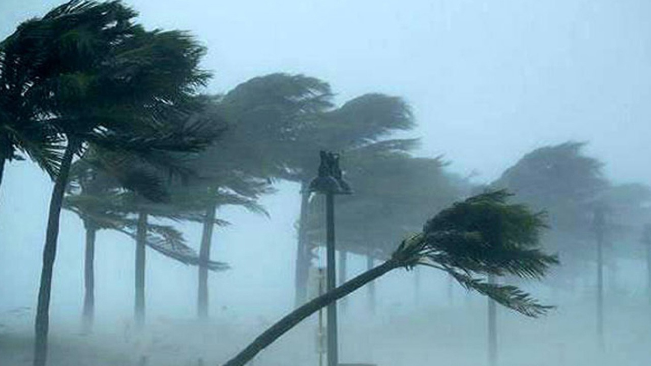 রাতেই রাজধানীসহ ১৫ জেলায় ধেয়ে আসছে কালবৈশাখী